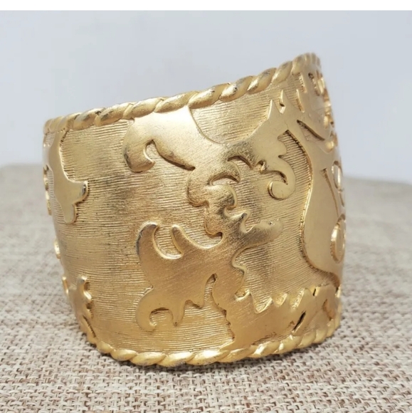 Vintage 1980s/1990s VALENTINO Garavani Cuff Bracelet Monogrammed Crest - Picture 4 of 6